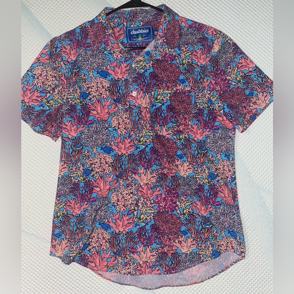 Chubbies Men's Coral Reef Print Short Sleeve collared button up, Size small